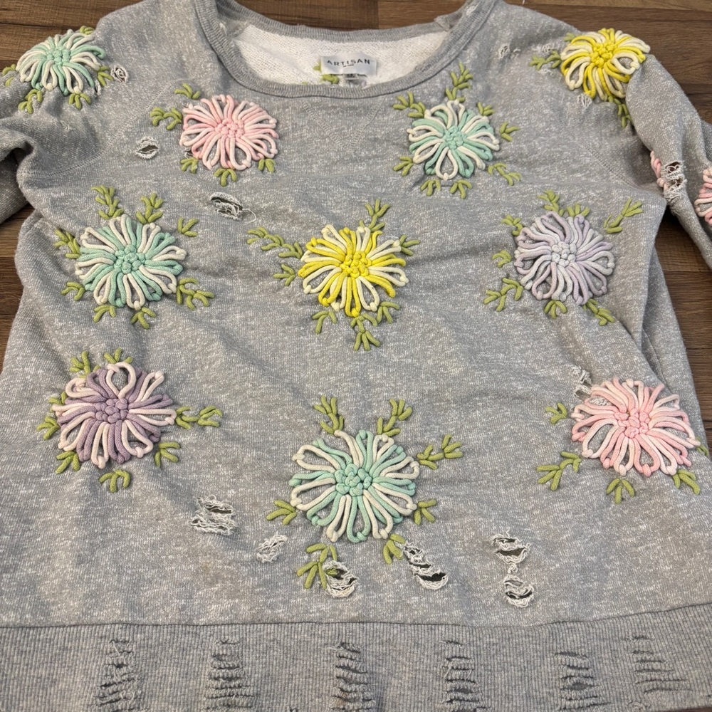 Anthropologie Artisan De Luxe Distressed Sweatshirt Floral Yarn Embroidery RARE - Picture 7 of 9